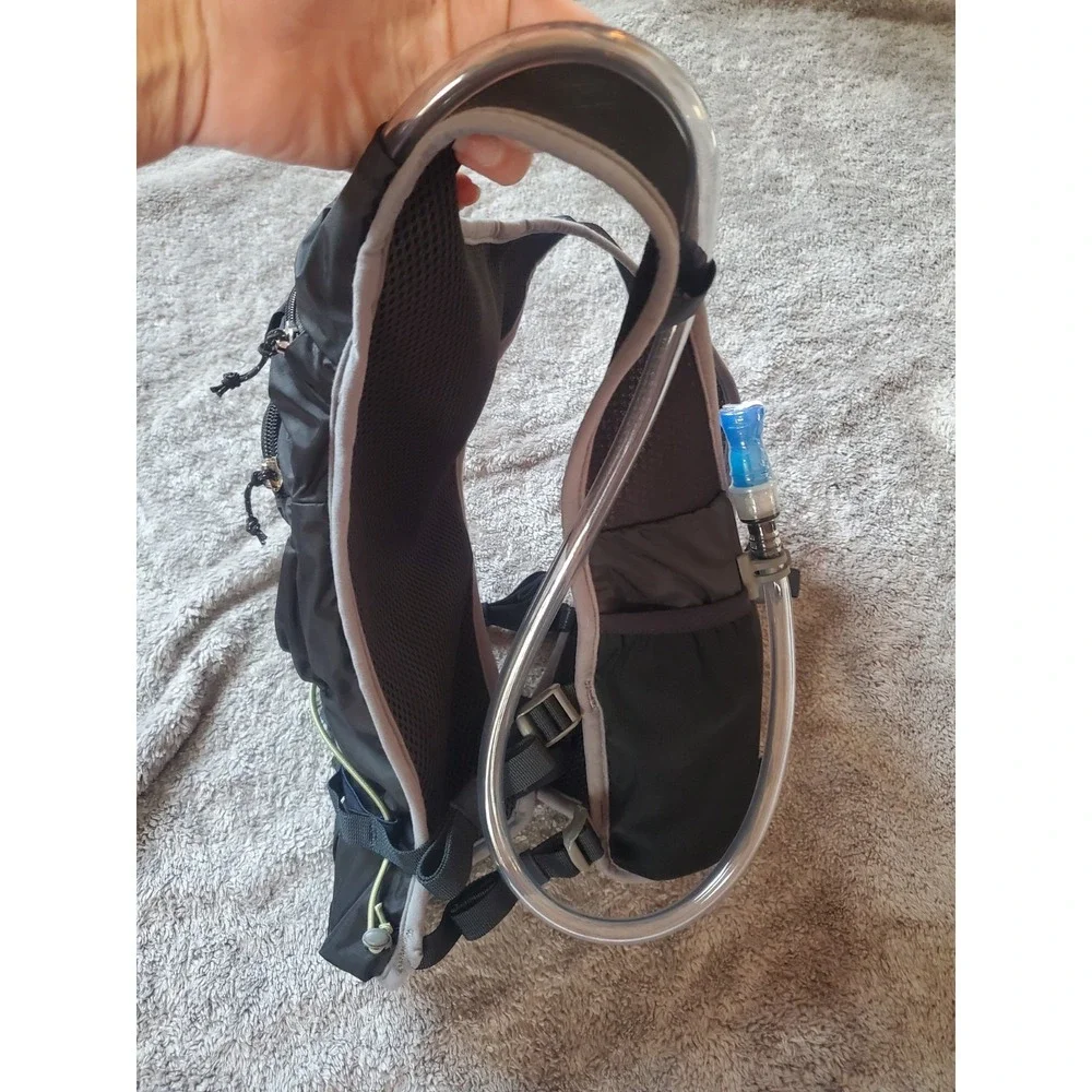 NATHAN Sports Black 1.5L Bladder Hydration Pack Hiking Backpack